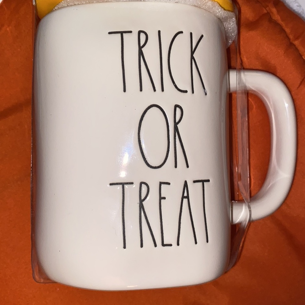 Halloween CLASSIC RAE DUNN “TRICK OR TREAT” GNOME MUG w/CANDY CORN TOPPER🎃 - Picture 2 of 12